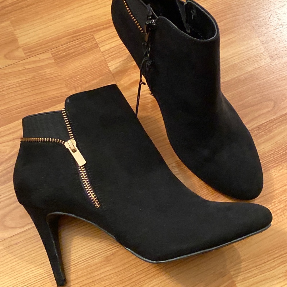 Gloria Vanderbilt Ankle Boots with Sexy Zip